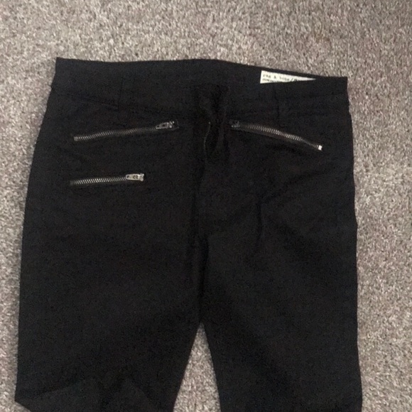 Rag & Bone Skinny Zipper Denim
New w/o tags. Never worn. 
9.5 / 10 condition - Picture 2 of 5